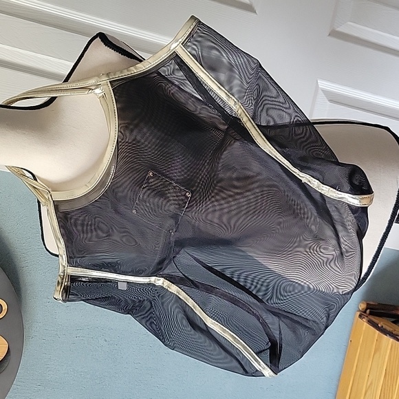 Victoria's Secret - Picture 2 of 4